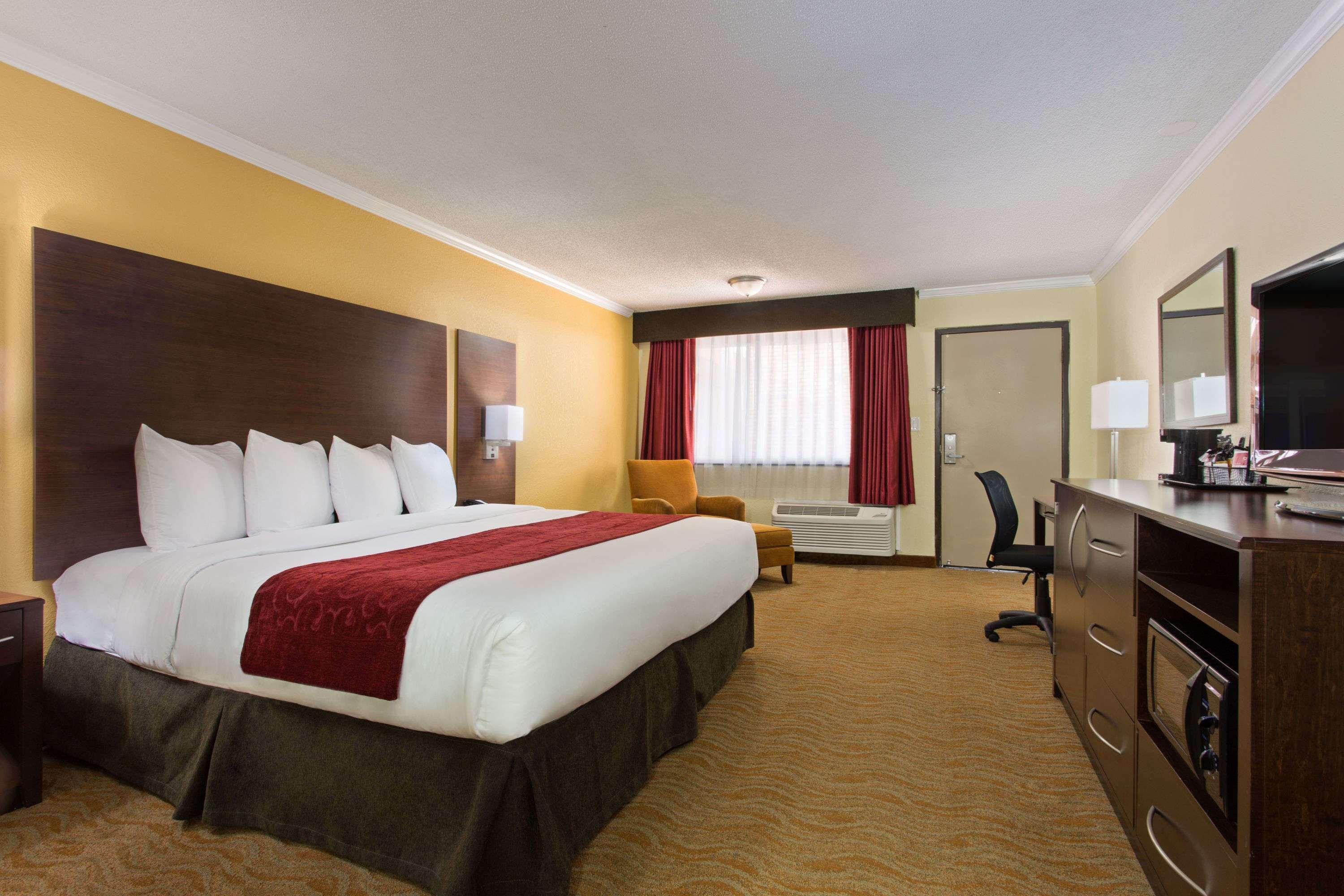 Ramada By Wyndham Tampa Westshore Airport South Экстерьер фото