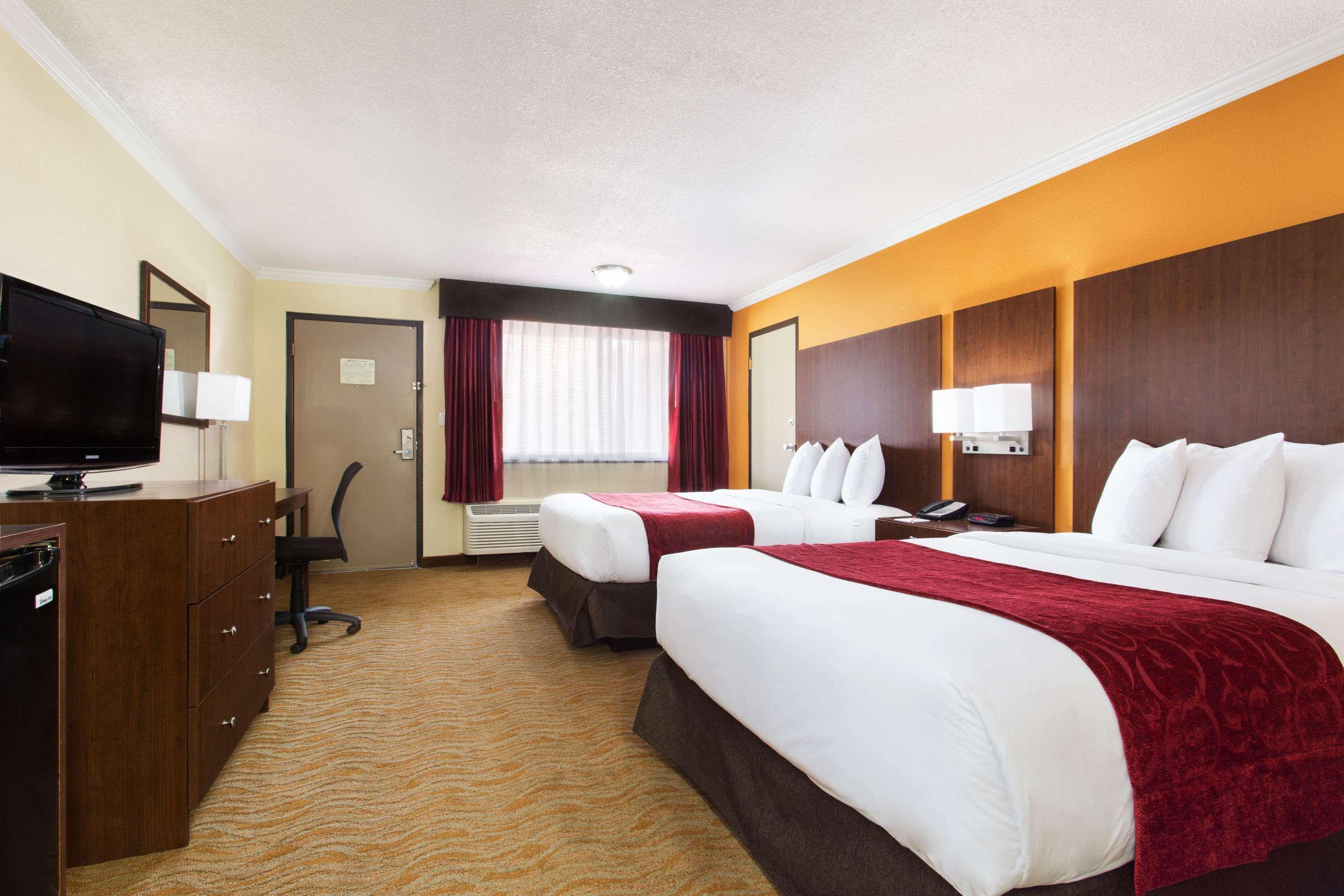 Ramada By Wyndham Tampa Westshore Airport South Экстерьер фото