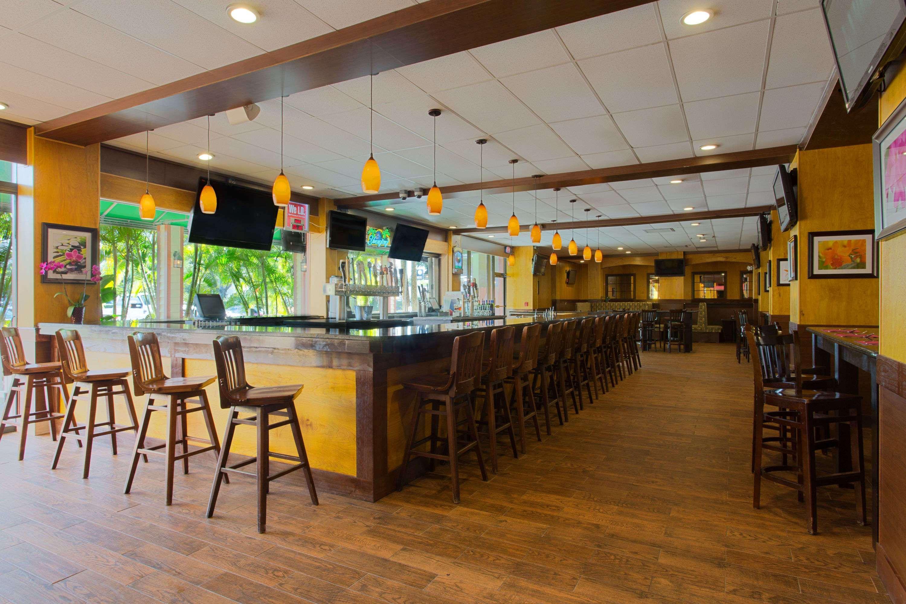 Ramada By Wyndham Tampa Westshore Airport South Экстерьер фото