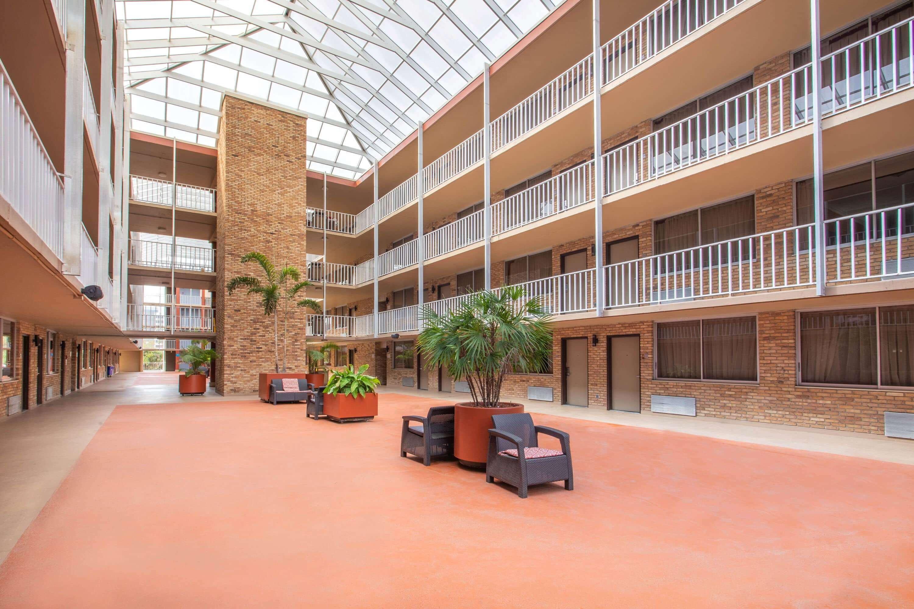 Ramada By Wyndham Tampa Westshore Airport South Экстерьер фото