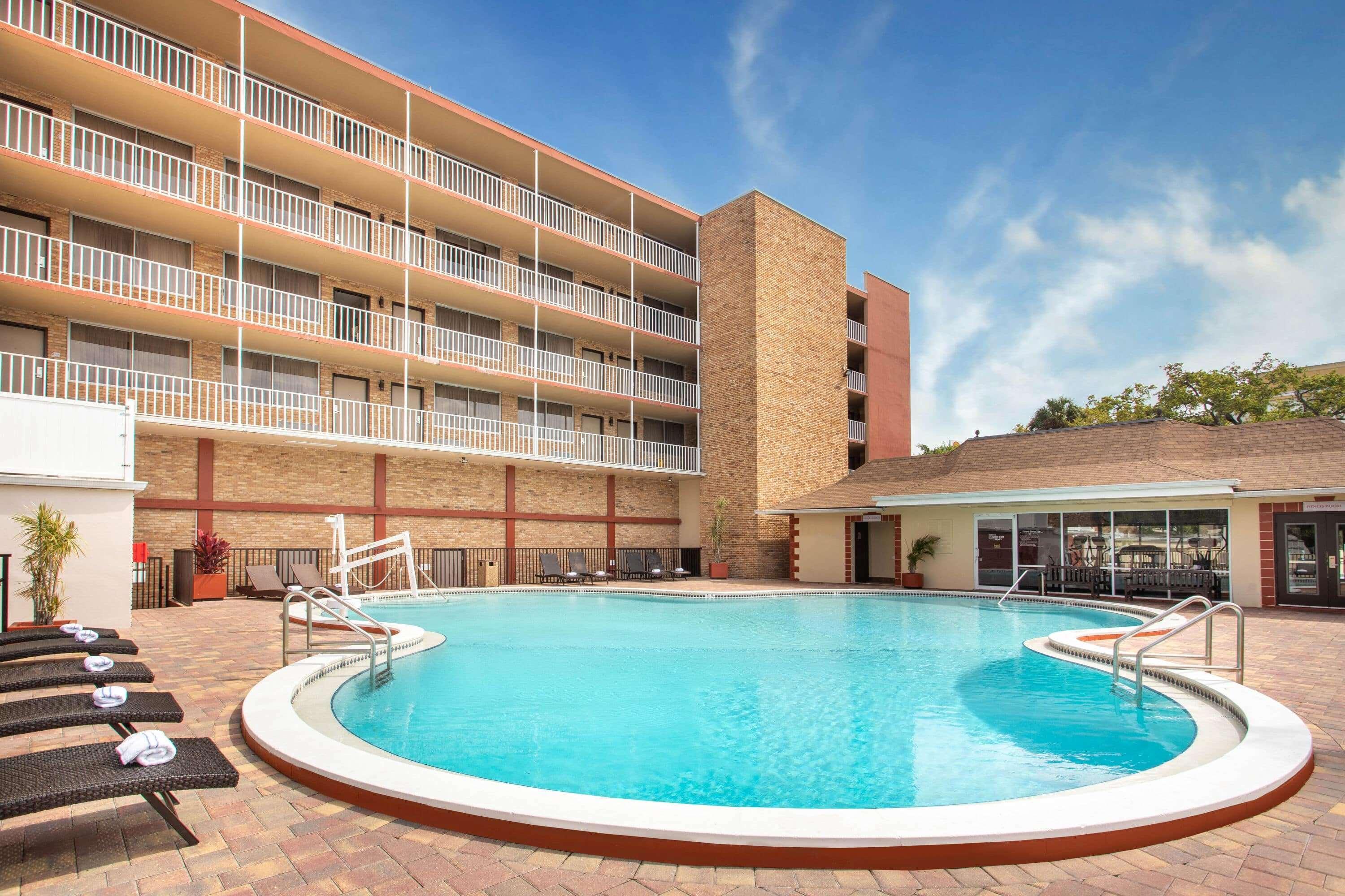 Ramada By Wyndham Tampa Westshore Airport South Экстерьер фото