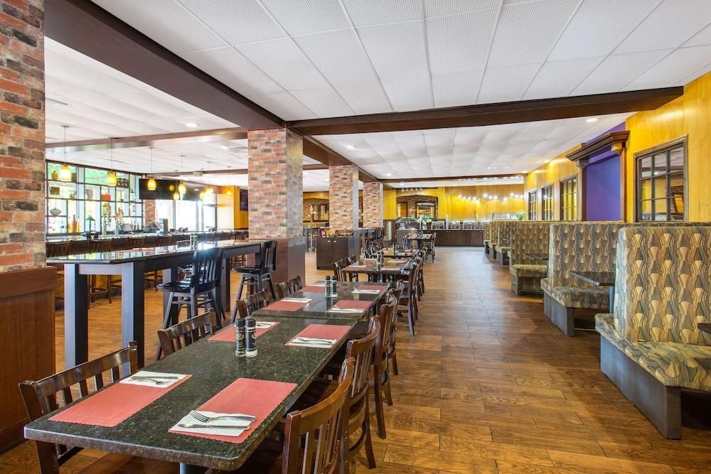 Ramada By Wyndham Tampa Westshore Airport South Экстерьер фото