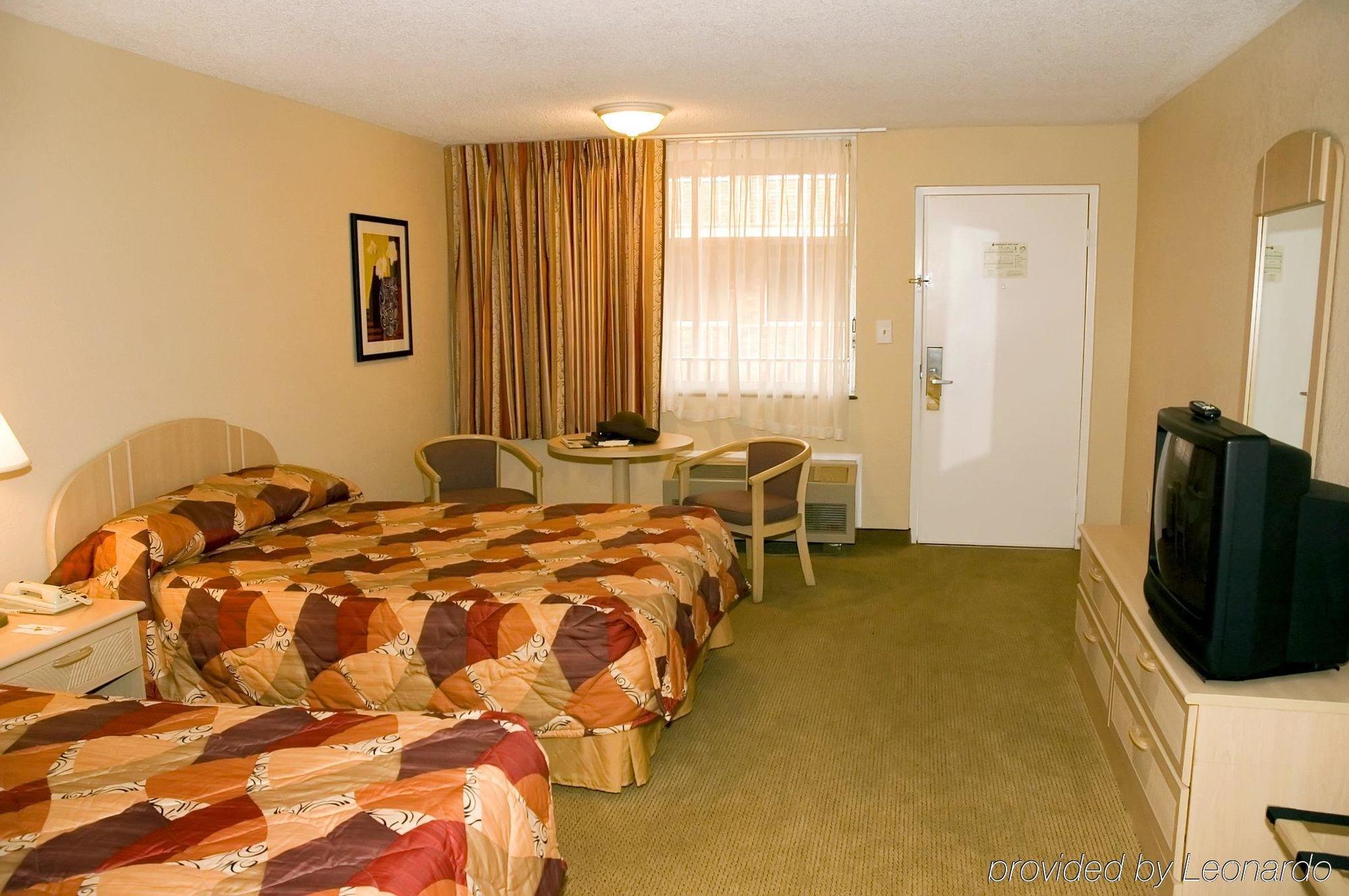 Ramada By Wyndham Tampa Westshore Airport South Экстерьер фото