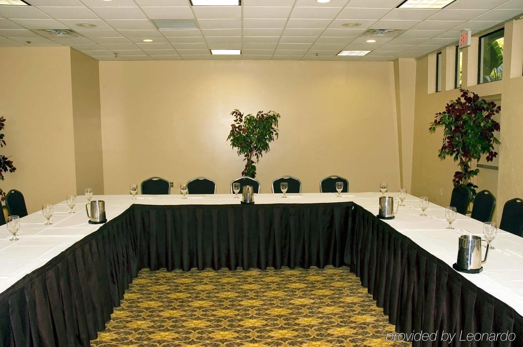Ramada By Wyndham Tampa Westshore Airport South Экстерьер фото